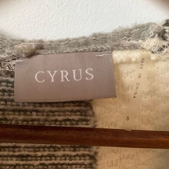 Cyrus Open Patchwork Coatigan/Sweater Coat. S. Grey and Cream Colorblock - Picture 11 of 12